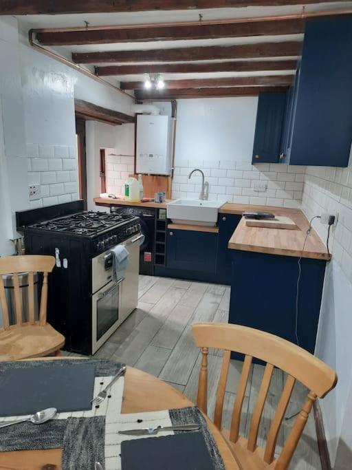 18Th-Century Three-Bedroom Mill Worker'S Cottage 克罗姆福德 外观 照片